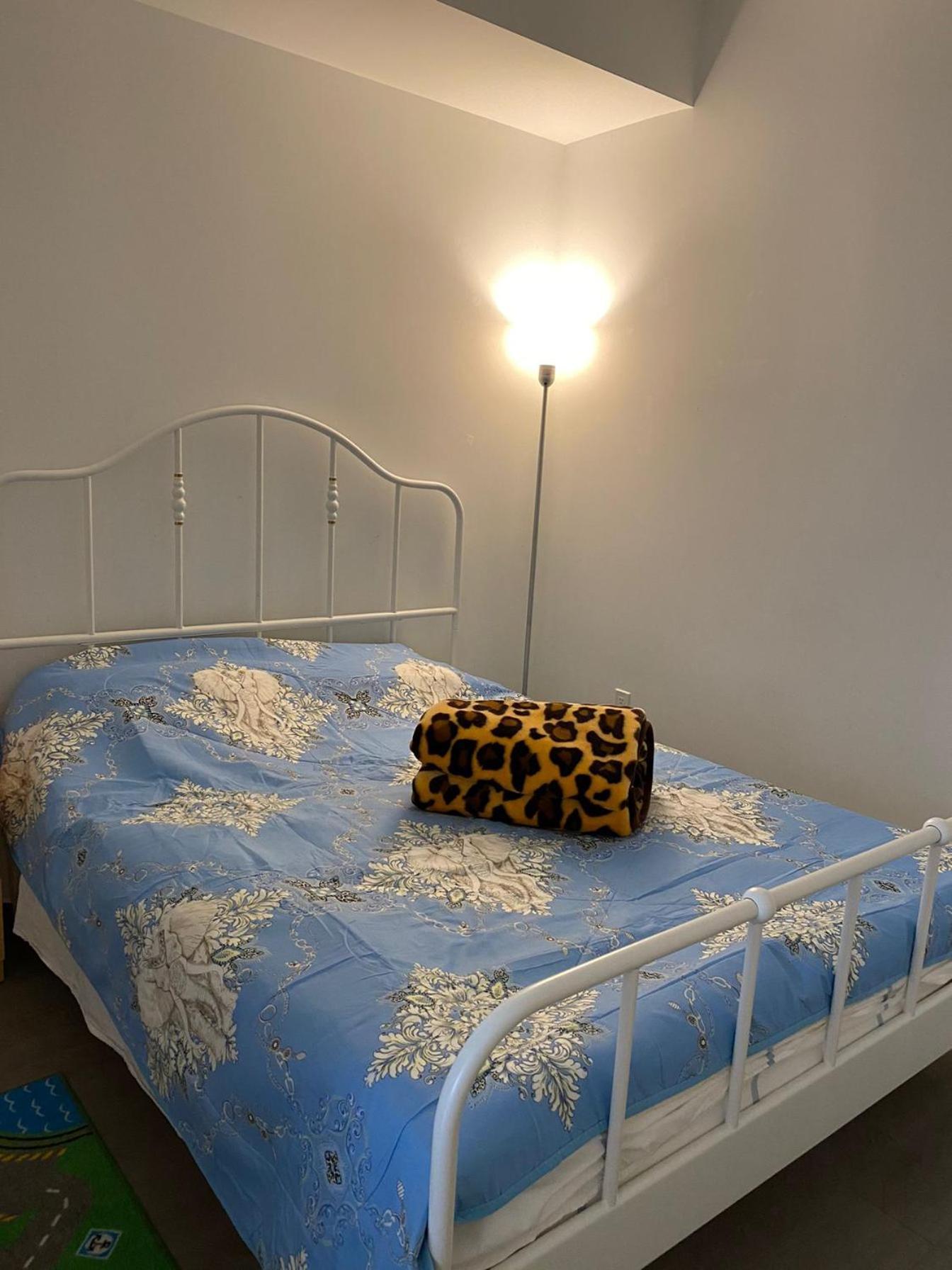 Cozy Holiday Home Торонто Экстерьер фото